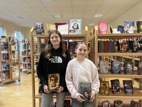 Links: Enna Szymanski (7d)Rechts: Paula Ulrichs (6e)