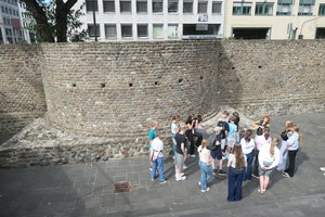 ... an der römischen Stadtmauer 02_Roemer-Stadtfuehrung